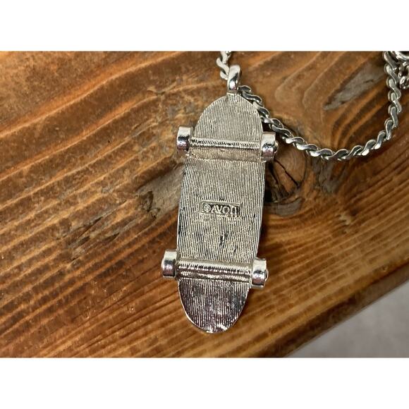 Vintage 1979 Avon Silver Skateboard Pendant Chain Necklace 16.5” - Picture 7 of 10